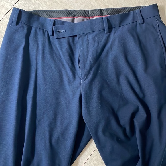 Men’s Van Heusen dress pant- slim fit - Picture 4 of 4